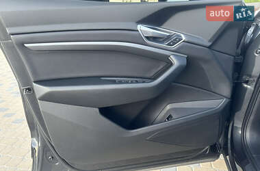 Внедорожник / Кроссовер Audi e-tron 2020 в 