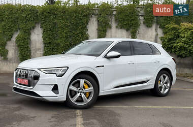 Внедорожник / Кроссовер Audi e-tron 2021 в 