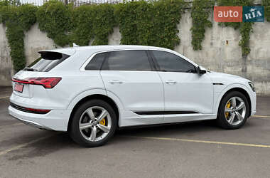 Внедорожник / Кроссовер Audi e-tron 2021 в 