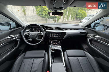 Внедорожник / Кроссовер Audi e-tron 2021 в 