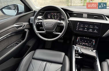 Внедорожник / Кроссовер Audi e-tron 2021 в 