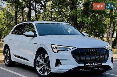 Внедорожник / Кроссовер Audi e-tron 2020 в 