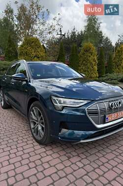 Внедорожник / Кроссовер Audi e-tron 2020 в 