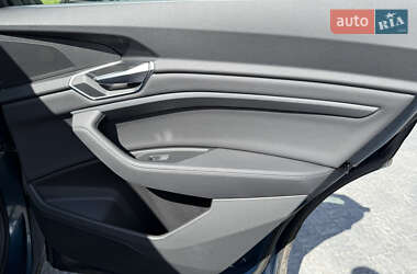 Внедорожник / Кроссовер Audi e-tron 2019 в 