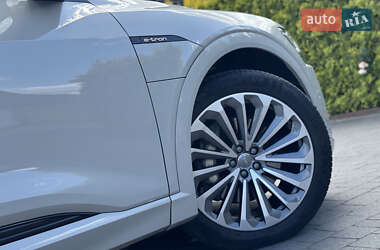 Позашляховик / Кросовер Audi e-tron 2020 в 