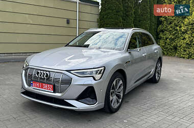 Внедорожник / Кроссовер Audi e-tron 2021 в 