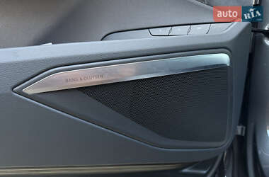 Внедорожник / Кроссовер Audi e-tron 2022 в 