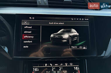 Внедорожник / Кроссовер Audi e-tron 2022 в 