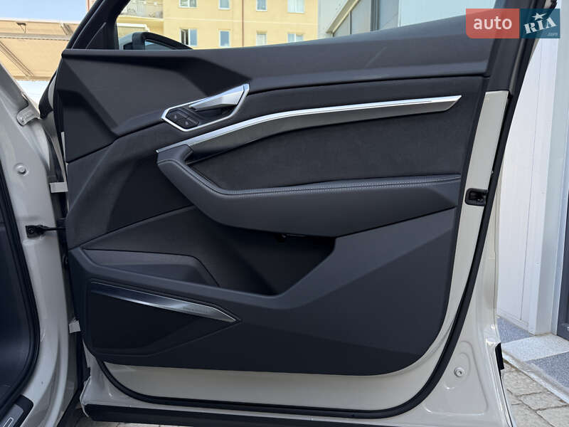 Внедорожник / Кроссовер Audi e-tron 2022 в Мукачево