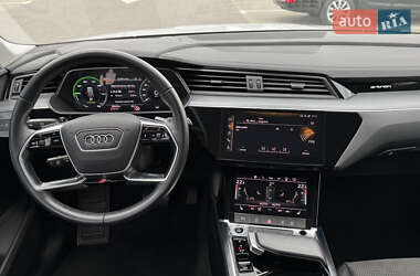 Позашляховик / Кросовер Audi e-tron 2023 в 