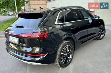 Внедорожник / Кроссовер Audi e-tron 2020 в 
