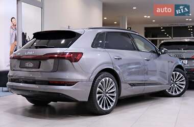 Внедорожник / Кроссовер Audi e-tron 2020 в 