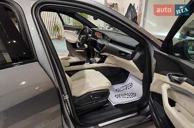 Внедорожник / Кроссовер Audi e-tron 2020 в 