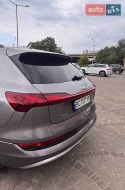 Внедорожник / Кроссовер Audi e-tron 2019 в 