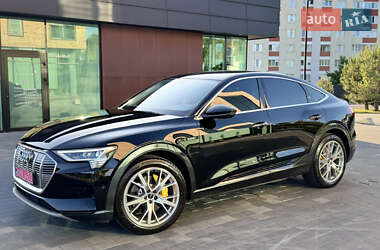 Внедорожник / Кроссовер Audi e-tron 2023 в 