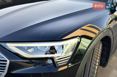 Внедорожник / Кроссовер Audi e-tron 2023 в 
