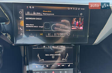 Внедорожник / Кроссовер Audi e-tron 2023 в 