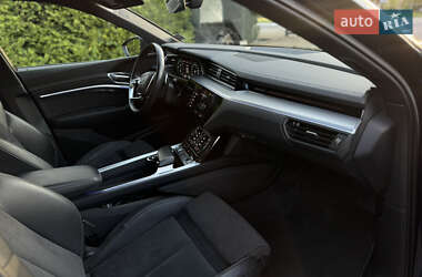 Внедорожник / Кроссовер Audi e-tron 2020 в 