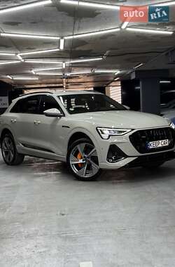 Позашляховик / Кросовер Audi e-tron 2022 в 