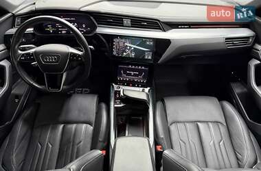 Позашляховик / Кросовер Audi e-tron 2022 в 