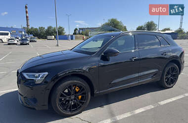 Позашляховик / Кросовер Audi e-tron 2021 в 