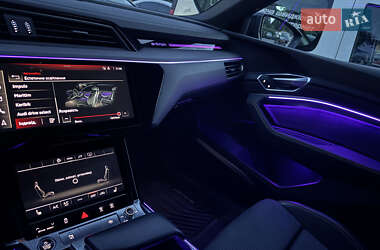 Позашляховик / Кросовер Audi e-tron 2021 в 