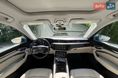 Позашляховик / Кросовер Audi e-tron 2019 в 