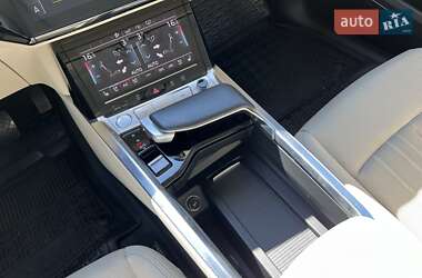 Позашляховик / Кросовер Audi e-tron 2019 в 