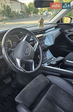 Внедорожник / Кроссовер Audi e-tron 2019 в 
