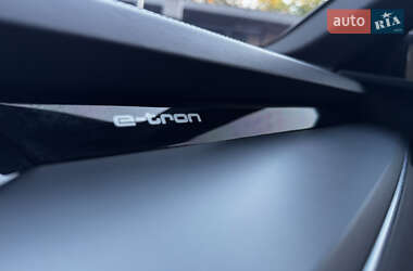 Внедорожник / Кроссовер Audi e-tron 2019 в 