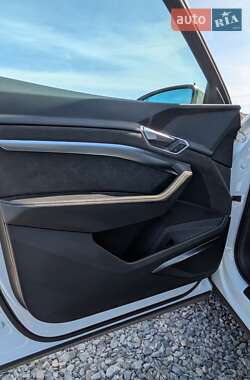 Позашляховик / Кросовер Audi e-tron 2020 в 