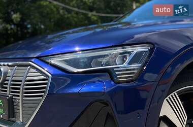 Внедорожник / Кроссовер Audi e-tron 2021 в 