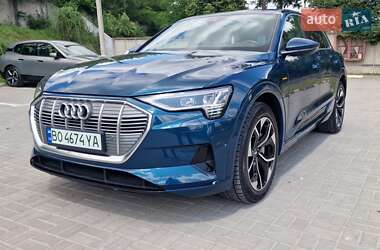 Позашляховик / Кросовер Audi e-tron 2021 в 
