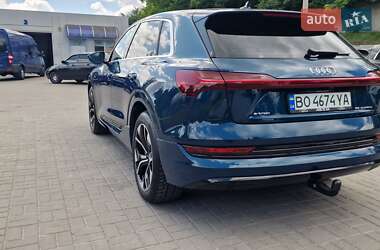 Позашляховик / Кросовер Audi e-tron 2021 в 