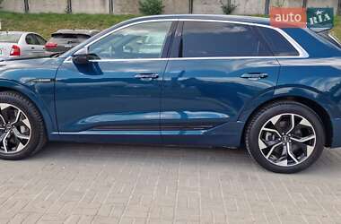 Позашляховик / Кросовер Audi e-tron 2021 в 