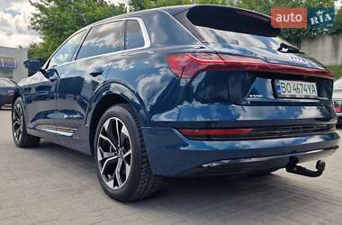 Позашляховик / Кросовер Audi e-tron 2021 в 