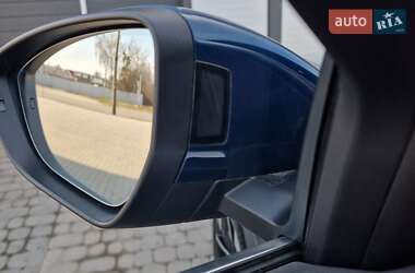 Позашляховик / Кросовер Audi e-tron 2021 в 