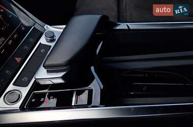 Позашляховик / Кросовер Audi e-tron 2021 в 