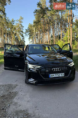 Внедорожник / Кроссовер Audi e-tron 2021 в 