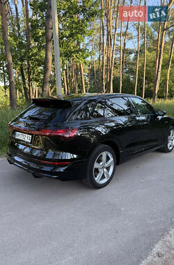 Внедорожник / Кроссовер Audi e-tron 2021 в 