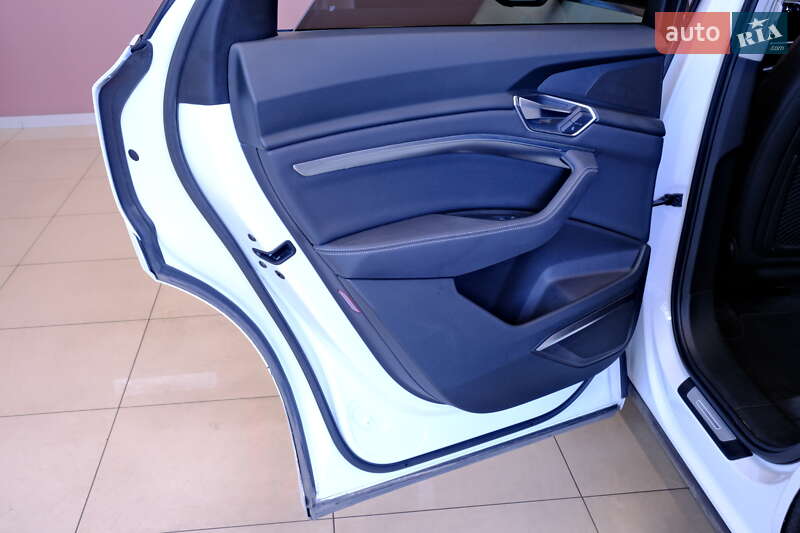 Позашляховик / Кросовер Audi e-tron 2019 в Одесі