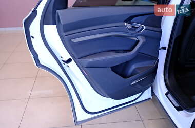 Внедорожник / Кроссовер Audi e-tron 2019 в 