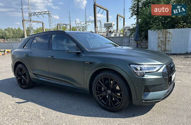 Позашляховик / Кросовер Audi e-tron 2019 в 