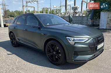 Позашляховик / Кросовер Audi e-tron 2019 в 