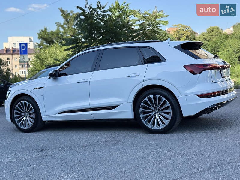 Позашляховик / Кросовер Audi e-tron 2019 в Дніпрі