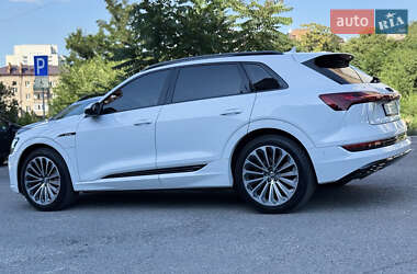 Внедорожник / Кроссовер Audi e-tron 2019 в 