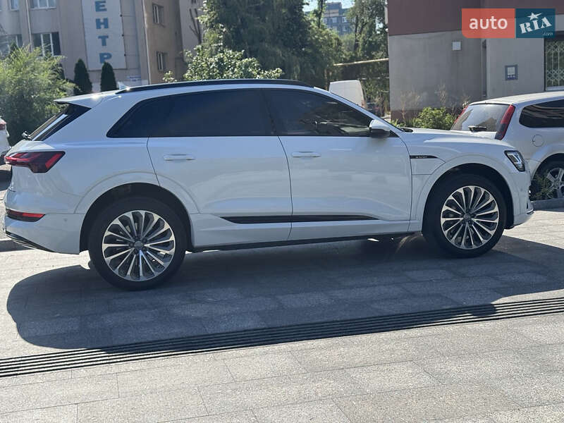 Позашляховик / Кросовер Audi e-tron 2019 в Дніпрі