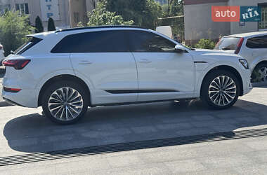 Внедорожник / Кроссовер Audi e-tron 2019 в 