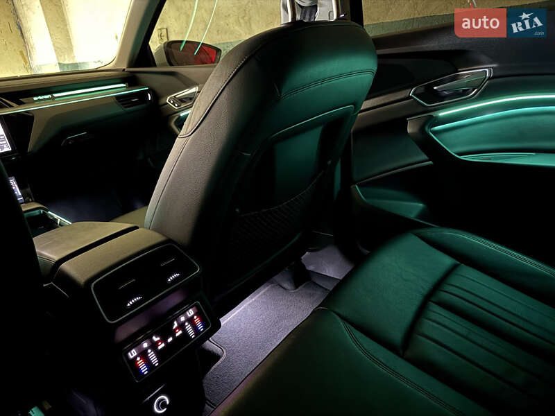 Позашляховик / Кросовер Audi e-tron 2019 в Дніпрі