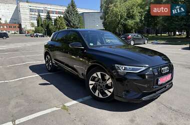 Позашляховик / Кросовер Audi e-tron 2021 в 